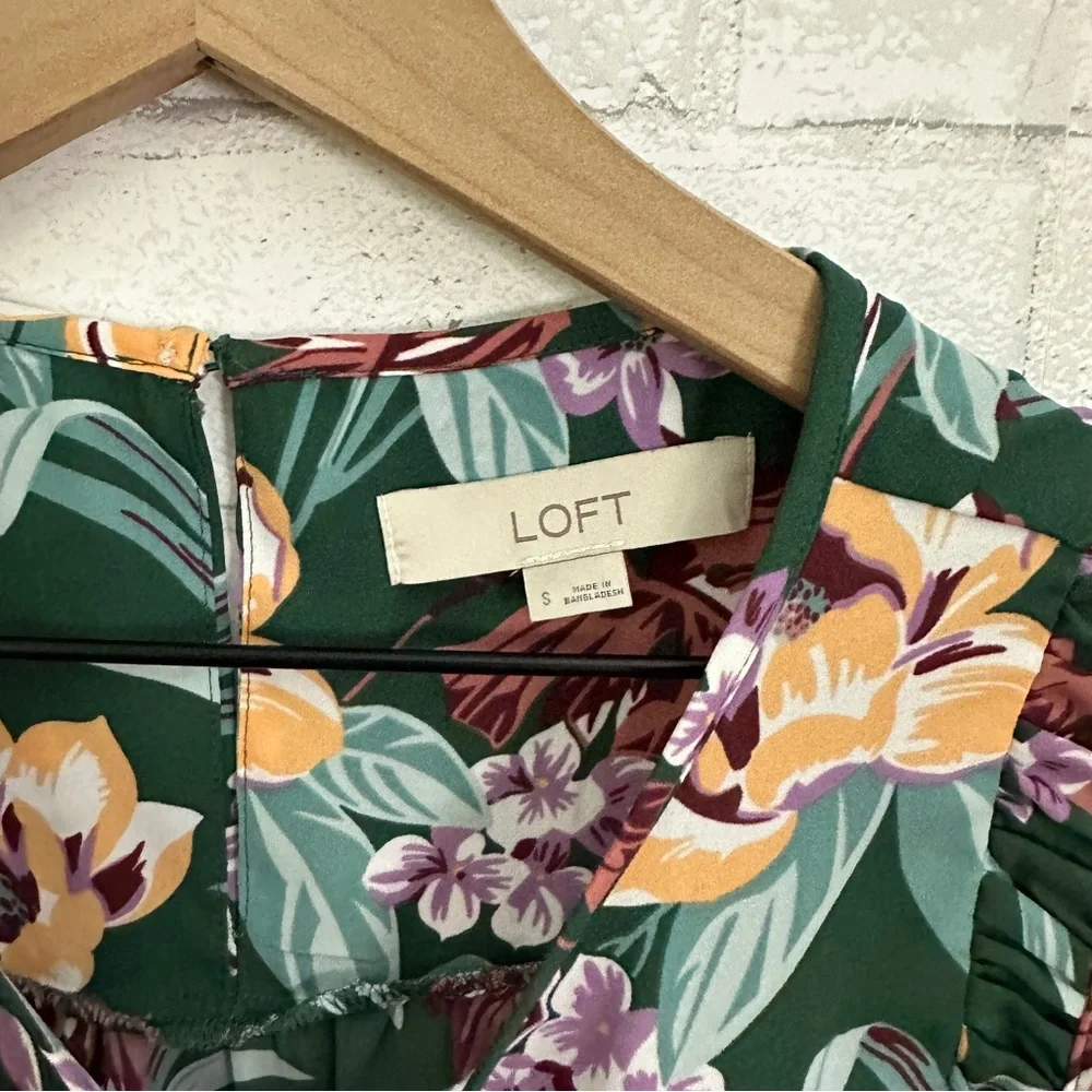 LOFT Green Flowered Ruffle Cap Sleeve Top - Picture 5 of 9